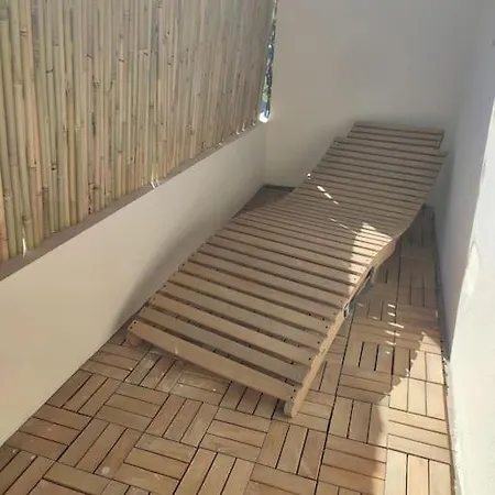 アパート Studio Center - 1er, With Terrace And 50m From The Seaside アンティーブ